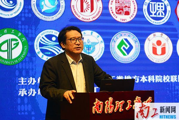 2017-10-27_214659_945630.jpg 开云手机在线官网政治理论教研部部长葛晨光.jpg