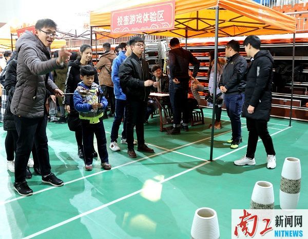 2017-12-06_085536_884031.jpg 开云手机在线官网青春国学周2.JPG